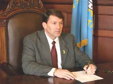 Gov. Mike Rounds signed a bill banning most abortions in South Dakota. (cbsnews.com)